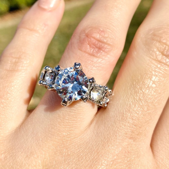 New Gorgeous Silver Ring - Picture 2 of 12